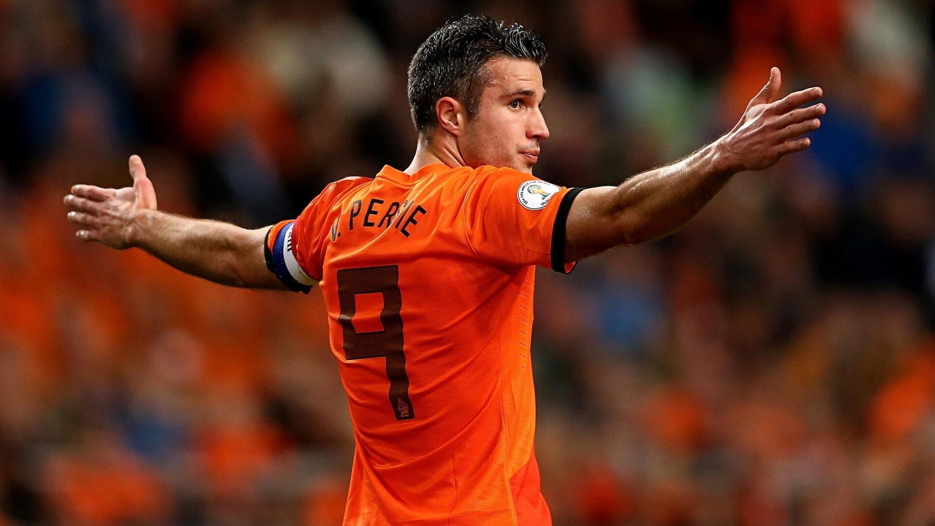 马利克·蒂尔曼在PSV表现出色，赛季结束后引发多家欧洲俱乐部关注。